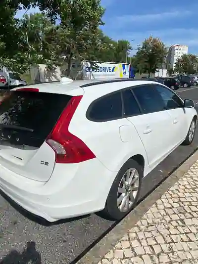 Volvo V60 2015 - 9500 EUR, 206100 km - AUTO.MOTO.pt - 206100km - foto 2 de 14