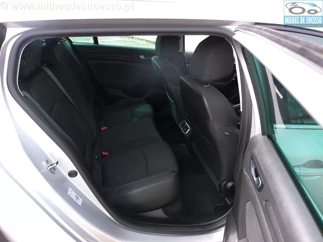 Renault Mégane Sport Tourer 2020 - 14250 EUR, 178000 km - AUTO.MOTO.pt - 178000km - foto 16 de 26