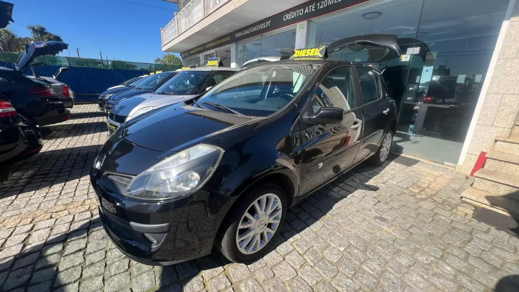Renault Clio 2007 - 4750 EUR, 248998 km - AUTO.MOTO.pt - 248998km - foto 5 de 6