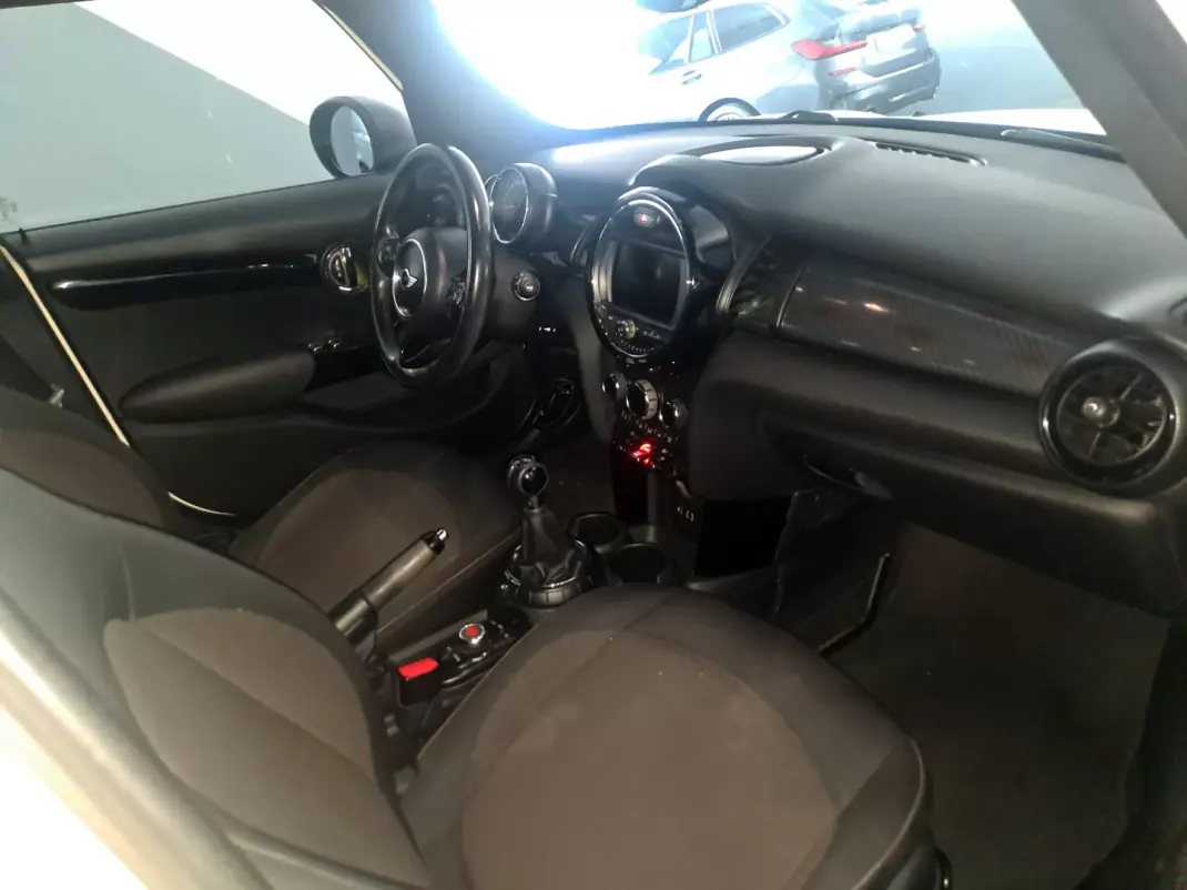 MINI 5 Portas 2015 - 12500 EUR, 130000 km - AUTO.MOTO.pt - 130000km - foto 19 de 19