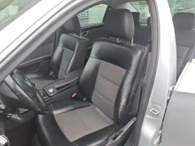 Mercedes-Benz E 250 2009 - 14450 EUR, 234946 km - AUTO.MOTO.pt - 234946km - foto 7 de 23
