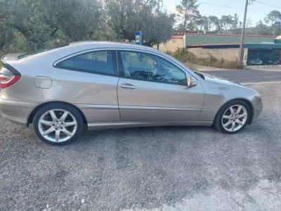 Mercedes-Benz C 220 2002 - 7950 EUR, 262877 km - AUTO.MOTO.pt - 262877km - foto 5 de 10