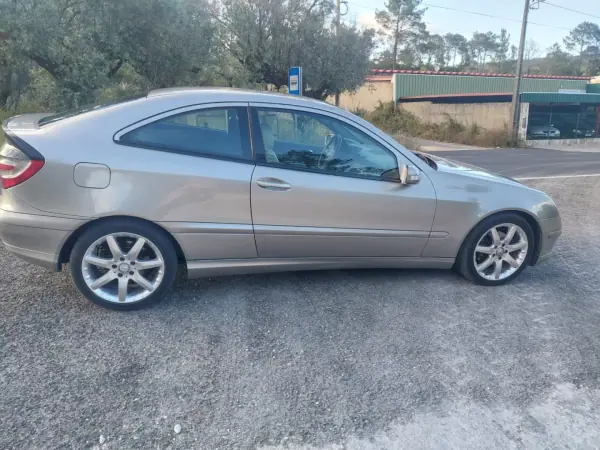 Mercedes-Benz C 220 2002 - 7950 EUR, 262877 km - AUTO.MOTO.pt - 262877km - foto 5 de 10