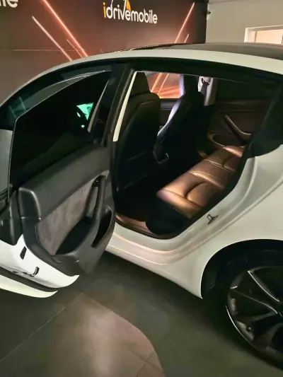 Tesla Model 3 2020 - 29900 EUR, 108726 km - AUTO.MOTO.pt - 108726km - foto 24 de 36