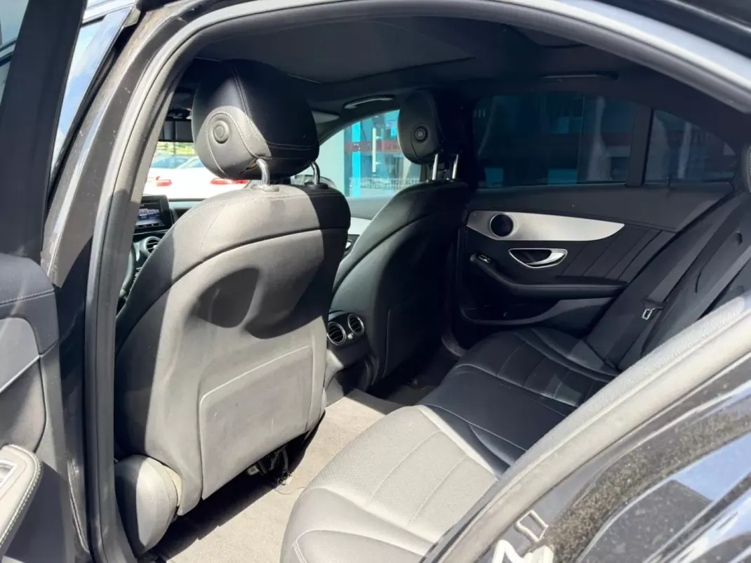 Mercedes-Benz C 200 2015 - 20900 EUR, 163000 km - AUTO.MOTO.pt - 163000km - foto 10 de 13