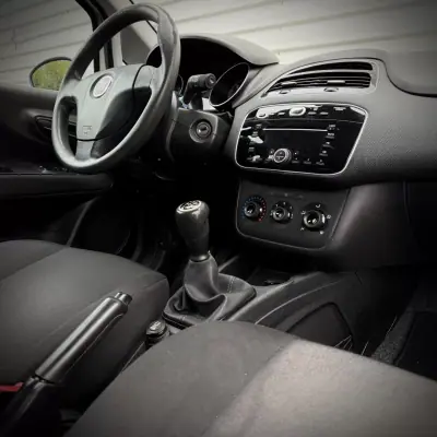 Fiat PUNTO 2015 - 4900 EUR, 139000 km - 139000km - foto 14 de 17