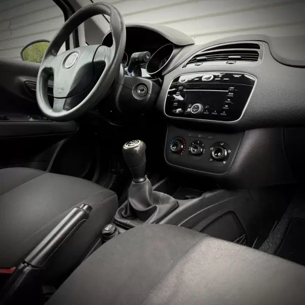 Fiat PUNTO 2015 - 4900 EUR, 139000 km - 139000km - foto 14 de 17