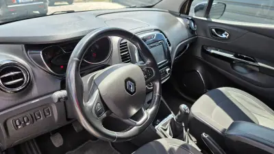 Renault Captur 2017 - 12990 EUR, 101000 km - AUTO.MOTO.pt - 101000km - foto 10 de 19