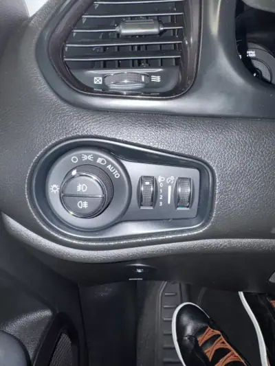 Jeep Renegade 2022 - 20490 EUR, 84266 km - AUTO.MOTO.pt - 84266km - foto 11 de 18