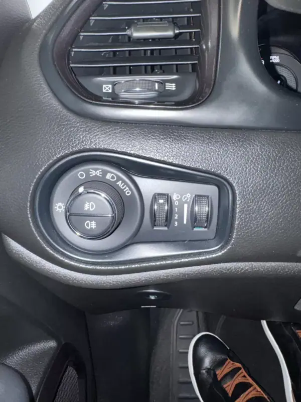 Jeep Renegade 2022 - 20490 EUR, 84266 km - AUTO.MOTO.pt - 84266km - foto 11 de 18