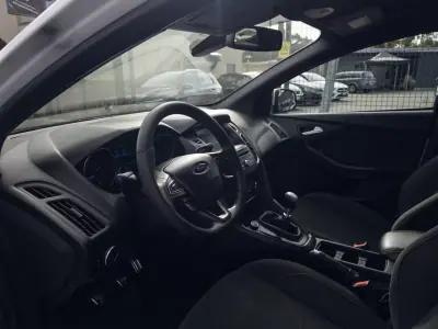Ford Focus 2017 - 12990 EUR, 79000 km - AUTO.MOTO.pt - 79000km - foto 14 de 16