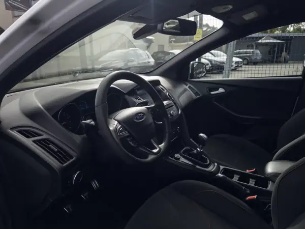 Ford Focus 2017 - 12990 EUR, 79000 km - AUTO.MOTO.pt - 79000km - foto 14 de 16