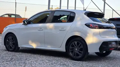 Peugeot 208 2021 - 13850 EUR, 39550 km - AUTO.MOTO.pt - 39550km - foto 7 de 21