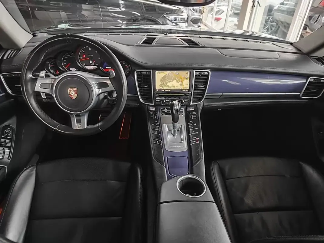 Porsche Panamera 2011 - 39500 EUR, 139500 km - AUTO.MOTO.pt - 139500km - foto 36 de 37