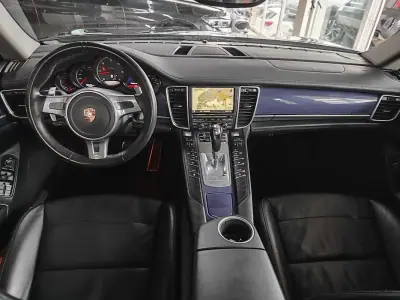 Porsche Panamera 2011 - 39500 EUR, 139500 km - AUTO.MOTO.pt - 139500km - foto 36 de 37