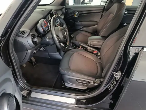 MINI Cooper 2019 - 16500 EUR, 80000 km - AUTO.MOTO.pt - 80000km - foto 46 de 52