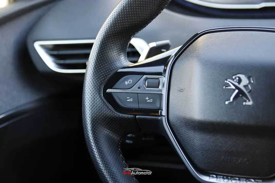 Peugeot 3008 2017 - 21500 EUR, 110000 km - AUTO.MOTO.pt - 110000km - foto 26 de 34