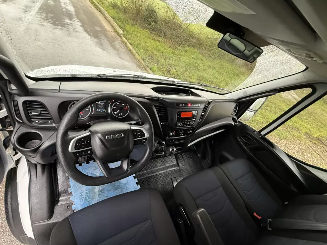 Iveco DAILY 35-140 CONTENTOR E PLATAFORMA 2020 - 28490 EUR, 91000 km - AUTO.MOTO.pt - 91000km - foto 18 de 34