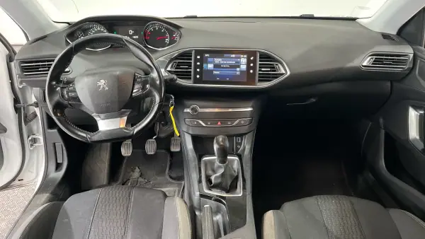 Peugeot 308 SW 2016 - 11890 EUR, 111000 km - AUTO.MOTO.pt - 111000km - foto 7 de 12