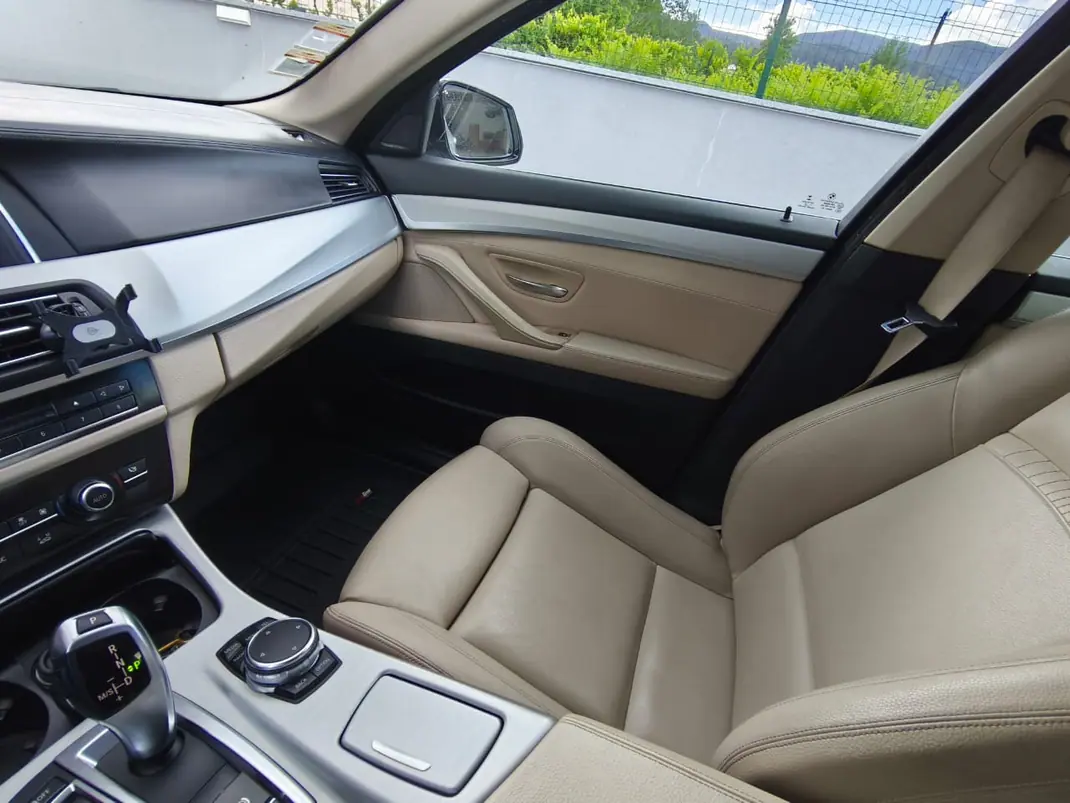 BMW 520 2015 - 21000 EUR, 149667 km - AUTO.MOTO.pt - 149667km - foto 8 de 10