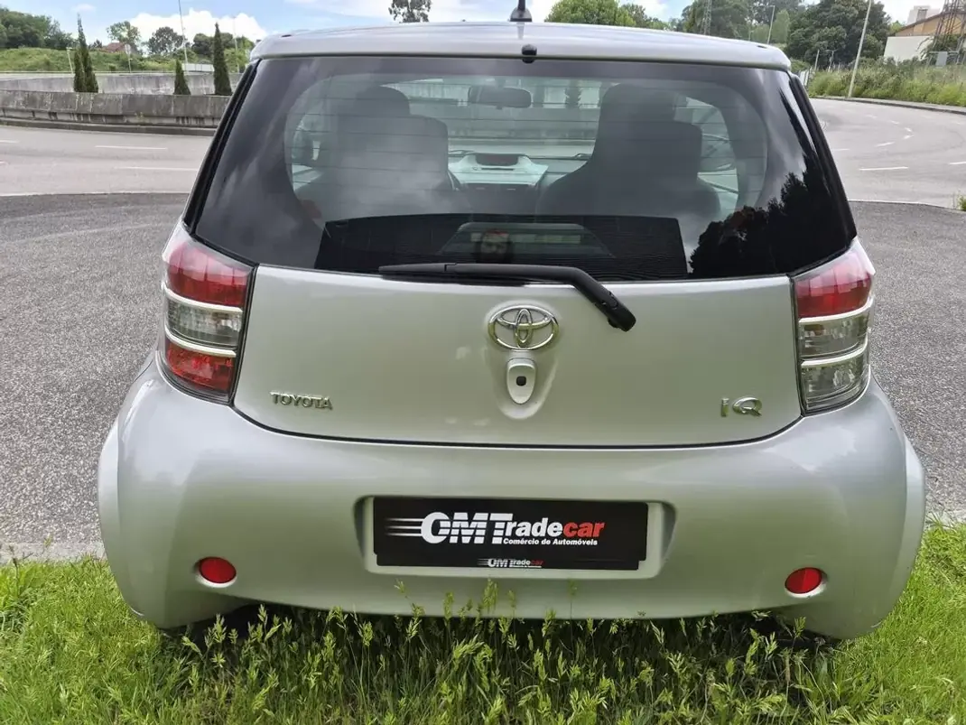 Toyota iQ 2011 - 7499 EUR, 126382 km - AUTO.MOTO.pt - 126382km - foto 6 de 25
