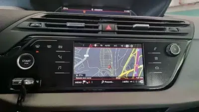 Citroën C4 Grand Picasso 2019 - 19900 EUR, 126000 km - AUTO.MOTO.pt - 126000km - foto 15 de 22
