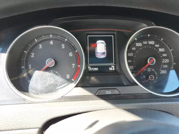 Volkswagen Golf 2016 - 23990 EUR, 155000 km - AUTO.MOTO.pt - 155000km - foto 12 de 16