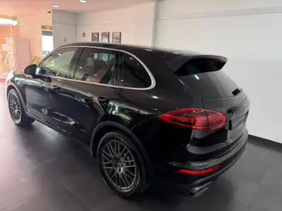 Porsche Cayenne 2016 - 34000 EUR, 280000 km - AUTO.MOTO.pt - 280000km - foto 4 de 23
