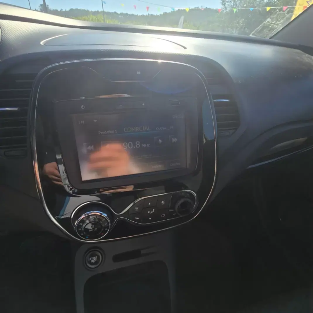 Renault Captur 2015 - 8950 EUR, 233891 km - 233891km - foto 11 de 14