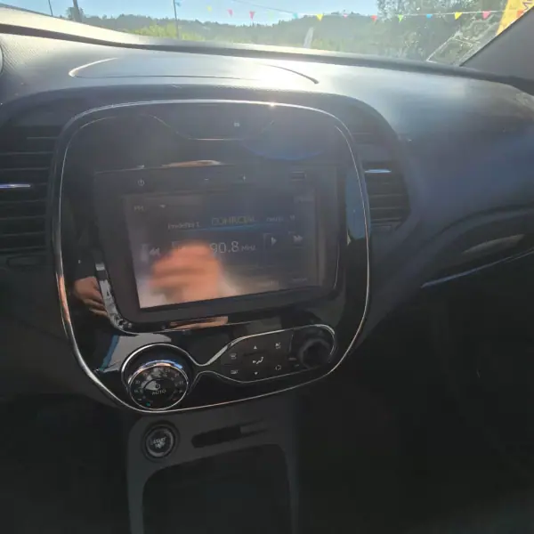 Renault Captur 2015 - 8950 EUR, 233891 km - 233891km - foto 11 de 14