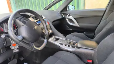 Citroën DS5 2015 - 10900 EUR, 175000 km - AUTO.MOTO.pt - 175000km - foto 16 de 17