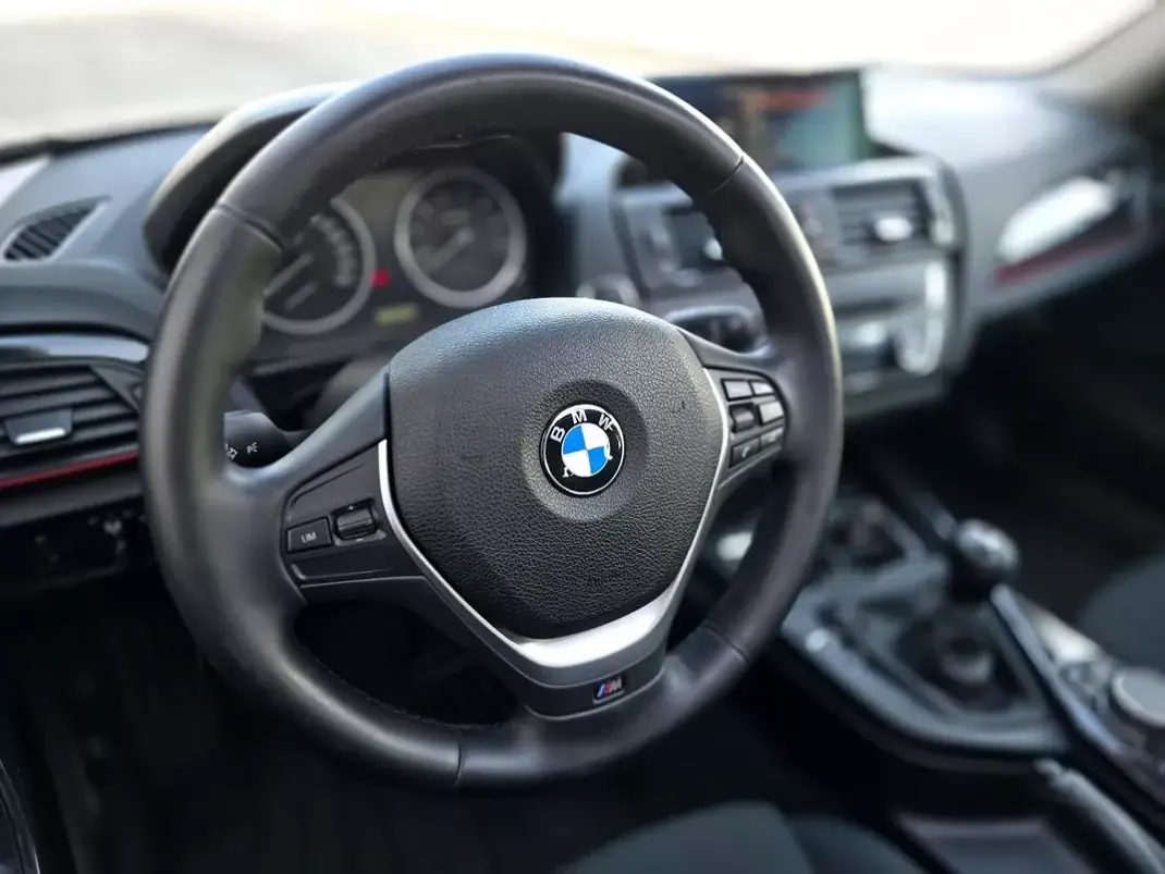 BMW 118 2013 - 12500 EUR, 140000 km - AUTO.MOTO.pt - 140000km - foto 14 de 35