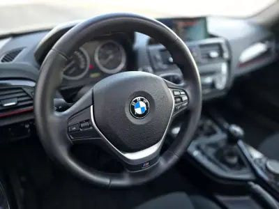 BMW 118 2013 - 12500 EUR, 140000 km - AUTO.MOTO.pt - 140000km - foto 14 de 35