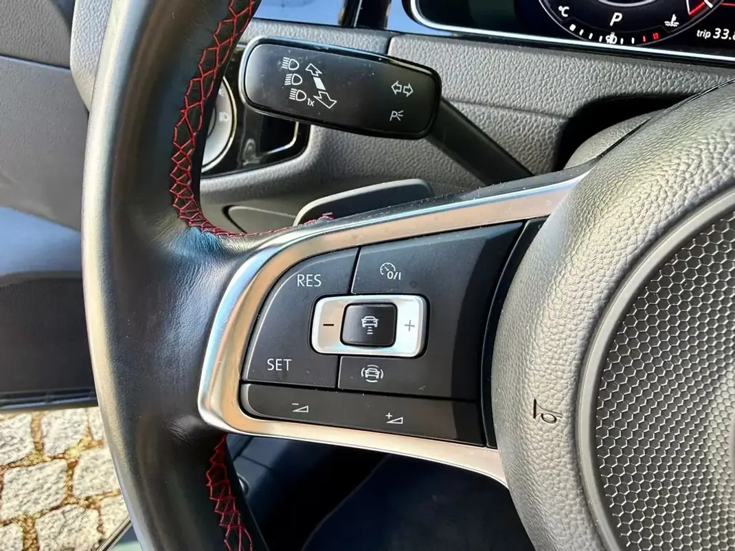 Volkswagen Golf 2019 - 28590 EUR, 102700 km - AUTO.MOTO.pt - 102700km - foto 20 de 38