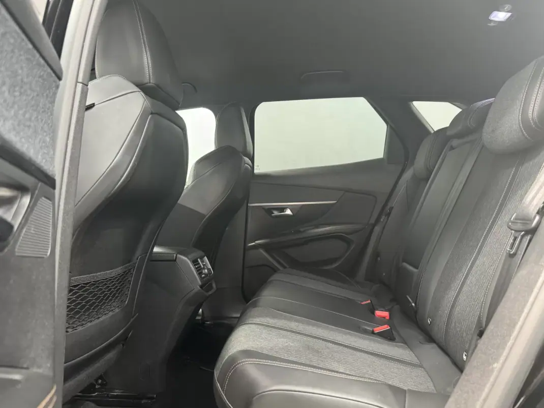Peugeot 3008 2018 - 16990 EUR, 121000 km - AUTO.MOTO.pt - 121000km - foto 27 de 31