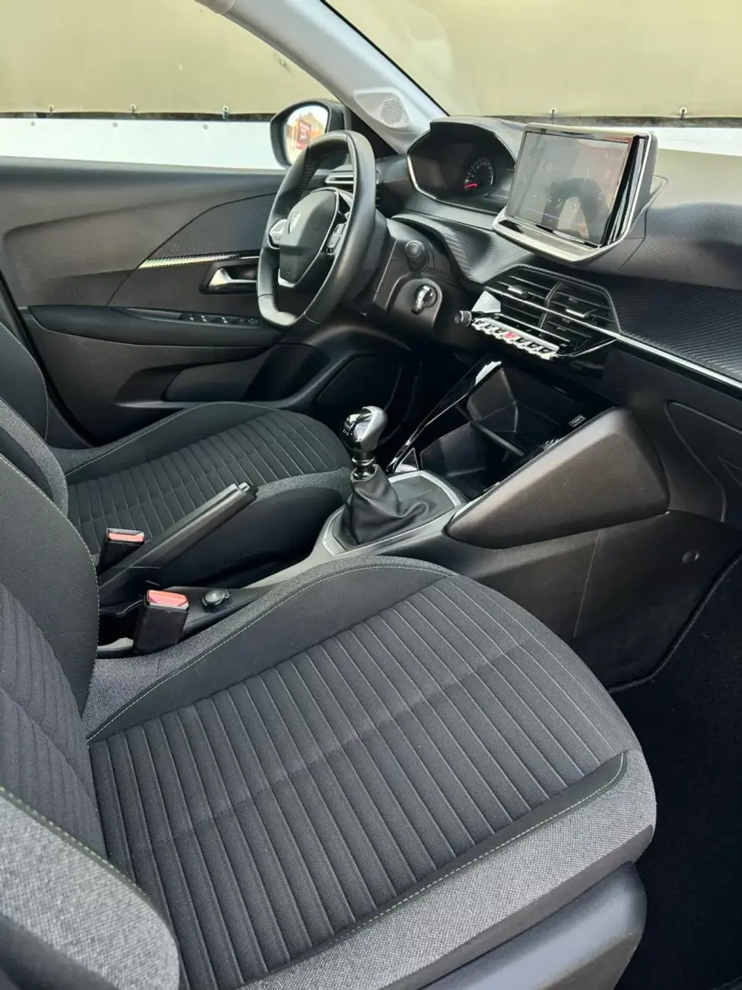 Peugeot 208 2024 - 17600 EUR, 44185 km - 44185km - foto 6 de 9