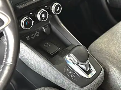 Renault Zoe 2020 - 16500 EUR, 105000 km - AUTO.MOTO.pt - 105000km - foto 22 de 34