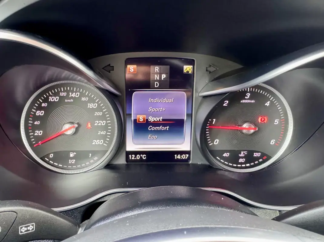 Mercedes-Benz GLC 250 2018 - 34990 EUR, 175000 km - AUTO.MOTO.pt - 175000km - foto 24 de 33