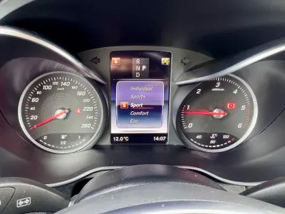 Mercedes-Benz GLC 250 2018 - 34990 EUR, 175000 km - AUTO.MOTO.pt - 175000km - foto 24 de 33