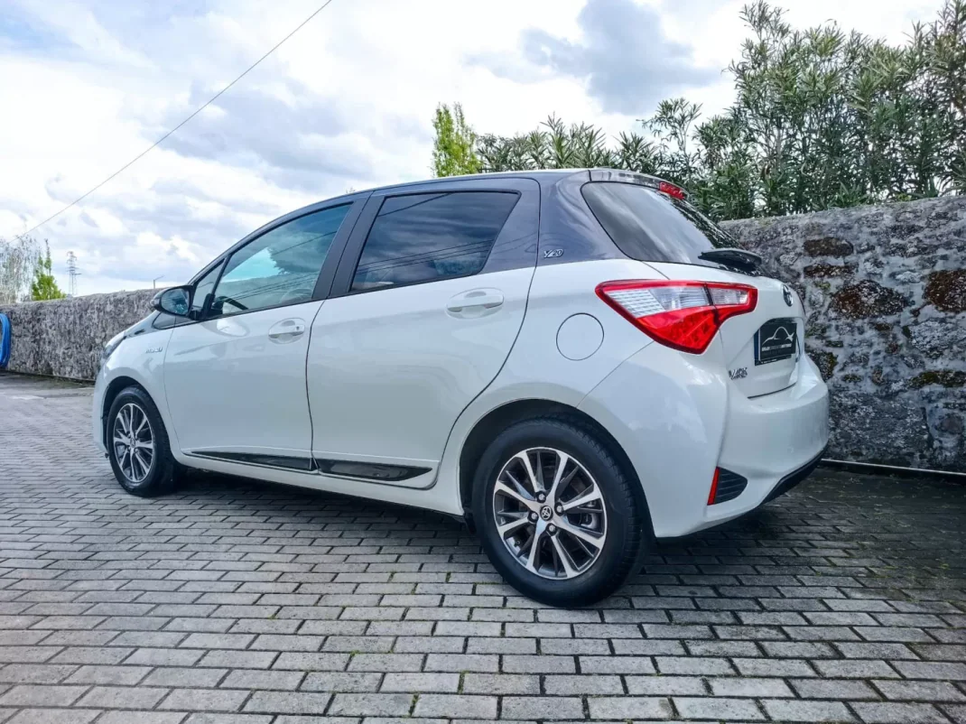 Toyota Yaris 2019 - 18750 EUR, 53000 km - AUTO.MOTO.pt - 53000km - foto 4 de 16