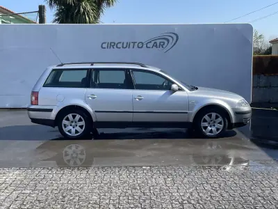 Volkswagen Passat Variant 2003 - 3500 EUR, 330727 km - AUTO.MOTO.pt - 330727km - foto 8 de 29