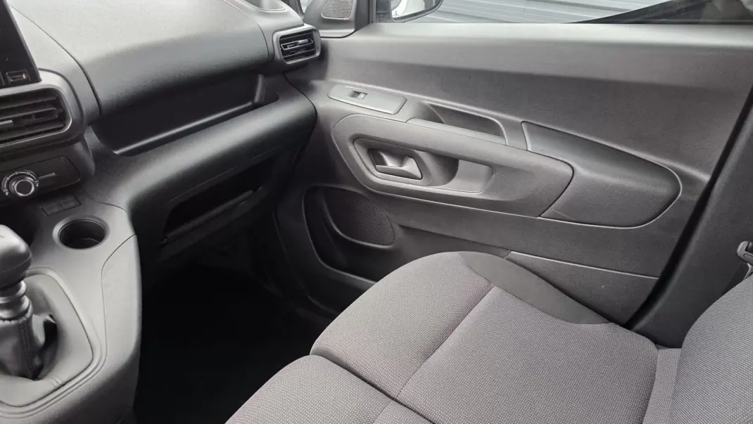 Citroën Berlingo 2022 - 14450 EUR, 77000 km - AUTO.MOTO.pt - 77000km - foto 22 de 24