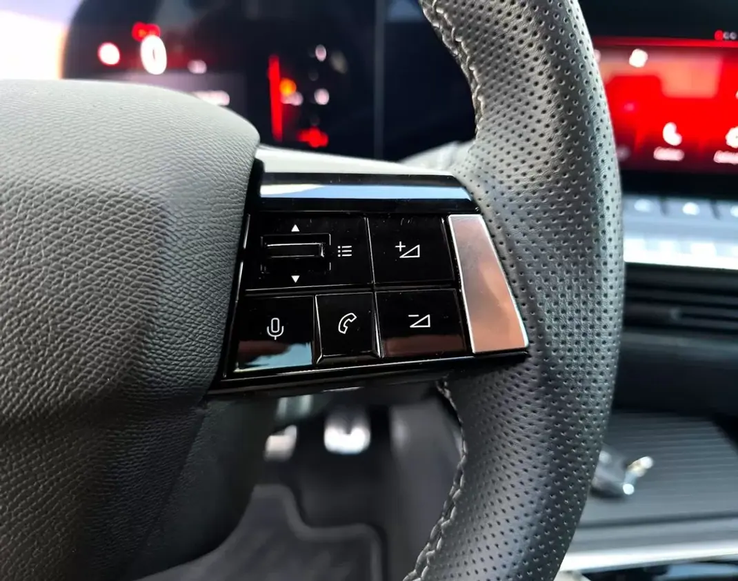 Opel Astra 2023 - 19900 EUR, 16940 km - AUTO.MOTO.pt - 16940km - foto 19 de 39