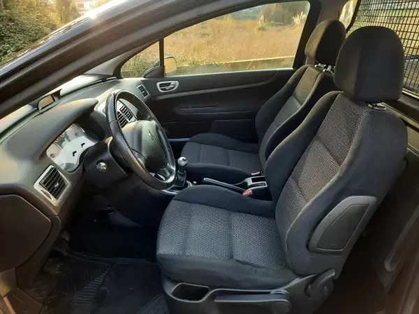 Peugeot 307 2008 - 4950 EUR, 152914 km - AUTO.MOTO.pt - 152914km - foto 5 de 9