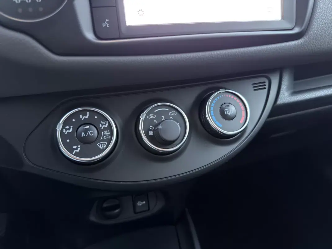 Toyota Yaris 2019 - 14400 EUR, 46977 km - AUTO.MOTO.pt - 46977km - foto 17 de 20