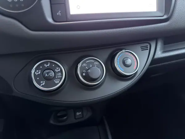Toyota Yaris 2019 - 14200 EUR, 46977 km - AUTO.MOTO.pt - 46977km - foto 17 de 20