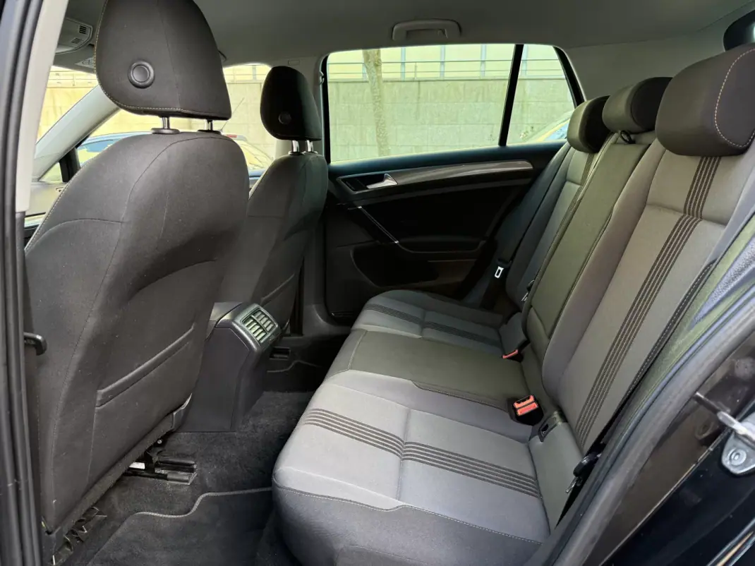 Volkswagen Golf 2016 - 13950 EUR, 258000 km - AUTO.MOTO.pt - 258000km - foto 11 de 15