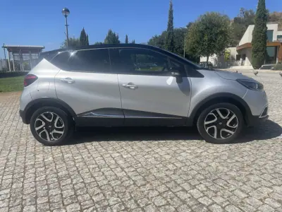 Renault Captur 2016 - 14000 EUR, 25000 km - 25000km - foto 2 de 12