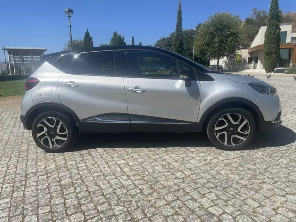 Renault Captur 2016 - 14000 EUR, 25000 km - 25000km - foto 2 de 12