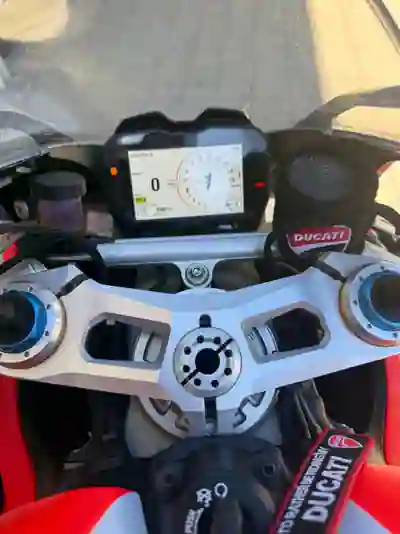 Ducati Panigale V4 S 2018 - 23000 EUR, 8300 km - 8300km - foto 7 de 7